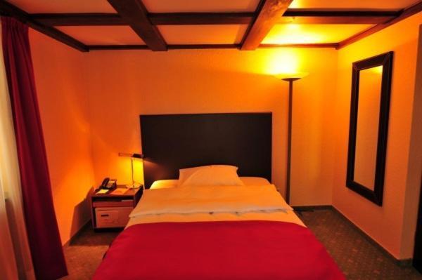 Hotel Am Ruhrufer Business & Golf Mülheim an der Ruhr Chambre photo