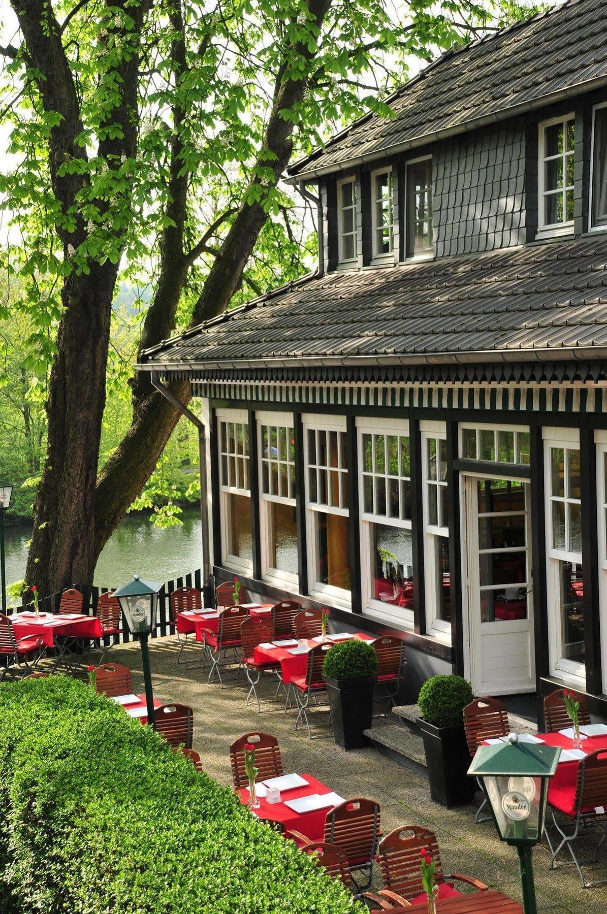 Hotel Am Ruhrufer Business & Golf Mülheim an der Ruhr Extérieur photo